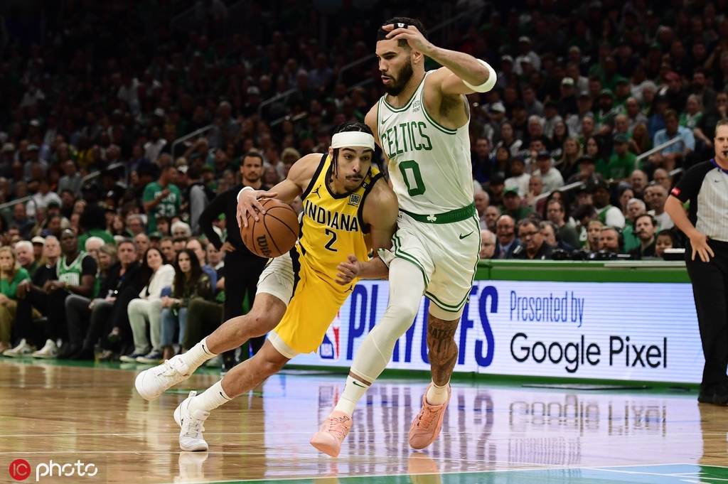  步行者哈利伯顿 三分11中7刷新队史  